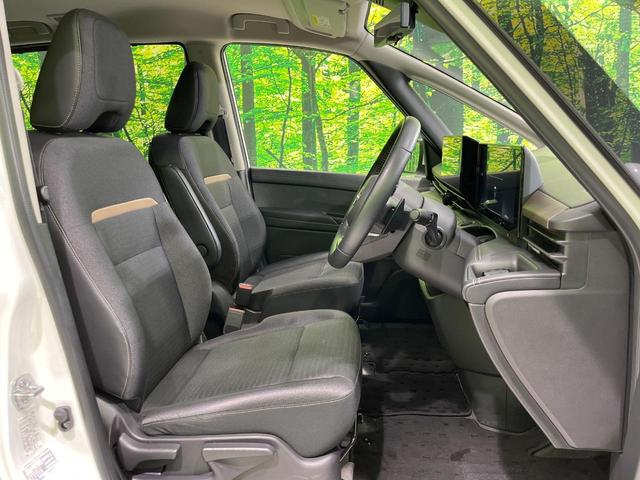 セレナ ハイウェイスターＶ　４ＷＤ　禁煙車　プロパイロット　純正１２型ナビ　全周囲カメラ　両側パワースライドドア　レーダークルーズ　コーナーセンサー　ＬＥＤヘッド　オートハイビーム　Ｂｌｕｅｔｏｏｔｈ　フルセグ　ＥＴＣ２．０（8枚目）