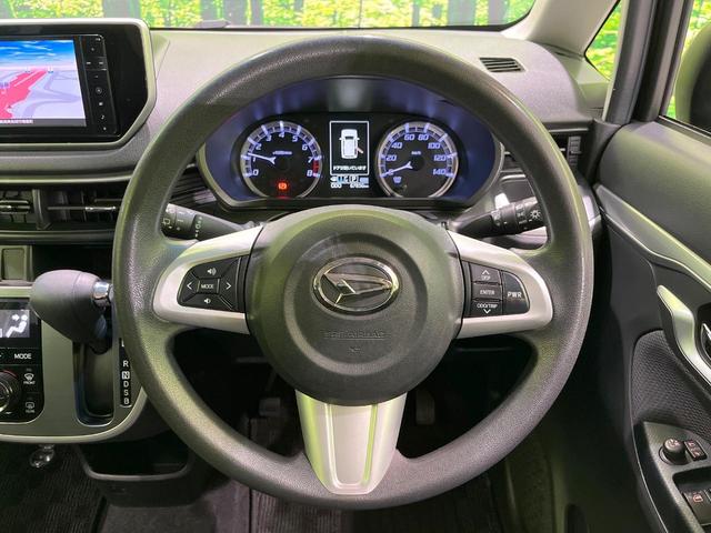 インテリアに合わせたデザインのステアリングは、運転される方のことも考え、運転しやすい形状、大きさです。是非一度、実際に触ってお確かめください。