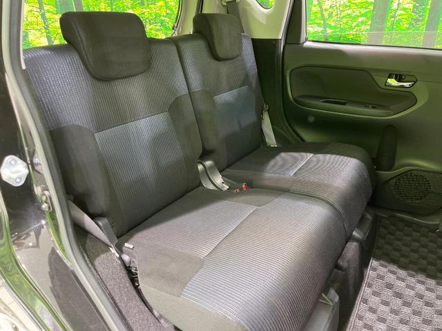 後部座席も気になるようなキズ・汚れやへたり等、大きなダメージはなく、良好な状態です。