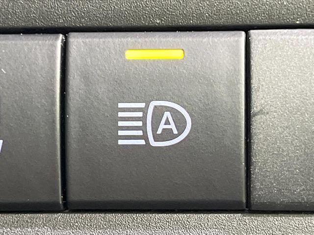 アクア X 純正ディスプレイオーディオ 全周囲カメラ 衝突被害軽減システム レーダークルーズ 禁煙車 ブラインドスポットモニター LEDヘッド ビルトインETC オートハイビーム 車線逸脱警報 オートライト(54枚目)