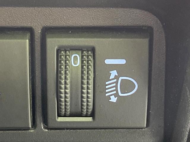 アクア X 純正ディスプレイオーディオ 全周囲カメラ 衝突被害軽減システム レーダークルーズ 禁煙車 ブラインドスポットモニター LEDヘッド ビルトインETC オートハイビーム 車線逸脱警報 オートライト(56枚目)