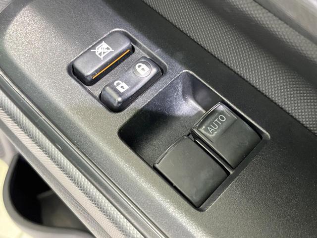 アクア L SDナビ バックカメラ 寒冷地仕様 衝突被害軽減システム 禁煙車 コーナーセンサー スマートキー オートハイビーム 車線逸脱警報 オートライト オートエアコン Bluetooth プライバシーガラス(42枚目)