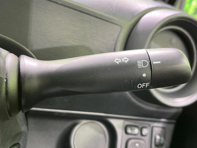 アクア L SDナビ バックカメラ 寒冷地仕様 衝突被害軽減システム 禁煙車 コーナーセンサー スマートキー オートハイビーム 車線逸脱警報 オートライト オートエアコン Bluetooth プライバシーガラス(48枚目)