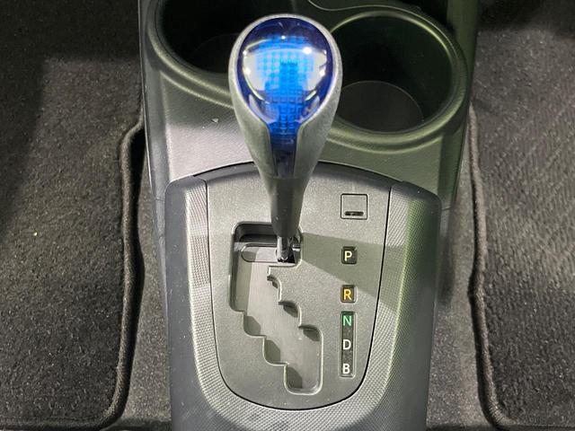 アクア L SDナビ バックカメラ 寒冷地仕様 衝突被害軽減システム 禁煙車 コーナーセンサー スマートキー オートハイビーム 車線逸脱警報 オートライト オートエアコン Bluetooth プライバシーガラス(57枚目)