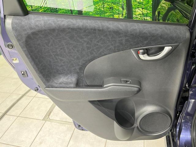 フィットシャトル 15Xクールエディション 純正SDナビ バックカメラ 禁煙車 ハーフレザーシート スマートキー HIDヘッド ビルトインETC クルーズコントロール オートライト オートエアコン Bluetooth CD DVD再生 フルセグ(28枚目)