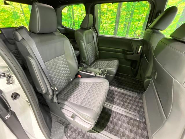 ヴォクシー ハイブリッドS-Z 4WD 両側電動スライドドア 全周囲カメラ 衝突被害軽減システム 100V電源 レーダークルーズ 禁煙車 電動リアゲート ハーフレザーシート ドラレコ パワーバックドア DVDデッキ LEDヘッド(9枚目)