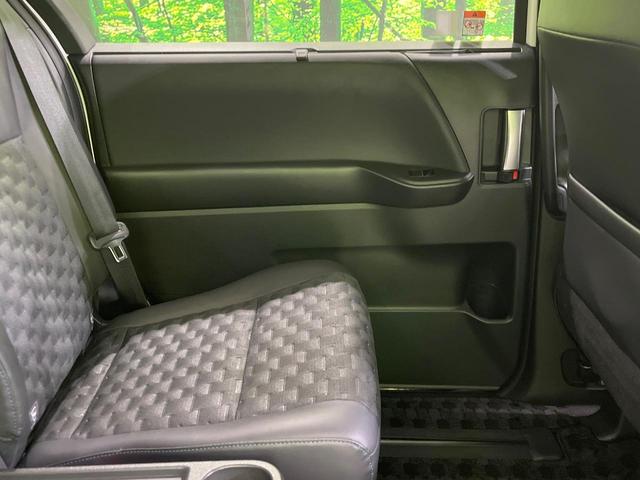 ヴォクシー ハイブリッドS-Z 4WD 両側電動スライドドア 全周囲カメラ 衝突被害軽減システム 100V電源 レーダークルーズ 禁煙車 電動リアゲート ハーフレザーシート ドラレコ パワーバックドア DVDデッキ LEDヘッド(33枚目)