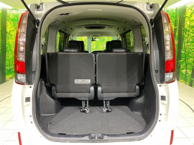 エスクァイア ハイブリッドＧｉ　両側電動スライド　純正９型ナビ　バックカメラ　衝突被害軽減システム　禁煙車　ハーフレザーシート　クルコン　ＬＥＤヘッド　ビルトインＥＴＣ　オートライト　オートエアコン　純正１５インチアルミ（11枚目）