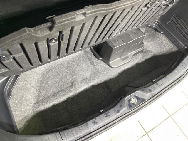 エスクァイア ハイブリッドＧｉ　両側電動スライド　純正９型ナビ　バックカメラ　衝突被害軽減システム　禁煙車　ハーフレザーシート　クルコン　ＬＥＤヘッド　ビルトインＥＴＣ　オートライト　オートエアコン　純正１５インチアルミ（32枚目）