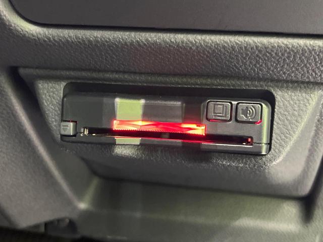 クロストレック ツーリング　４ＷＤ　メーカーナビ　バックカメラ　衝突被害軽減システム　追従クルコン　禁煙車　ＬＥＤヘッド　ＥＴＣ　シートヒーター　パワーシート　オートライト　デュアルエアコン　純正１７インチアルミ（8枚目）