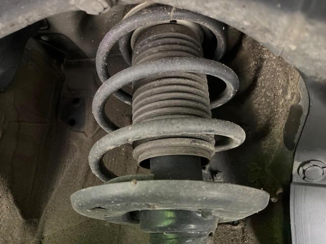 スイフト ハイブリッドRS 4WD 純正SDナビ 衝突被害軽減システム レーダークルーズ 禁煙車 コーナーセンサー スマートキー LEDヘッド ビルトインETC Bluetooth接続 オートエアコン 純正16インチアルミ(27枚目)