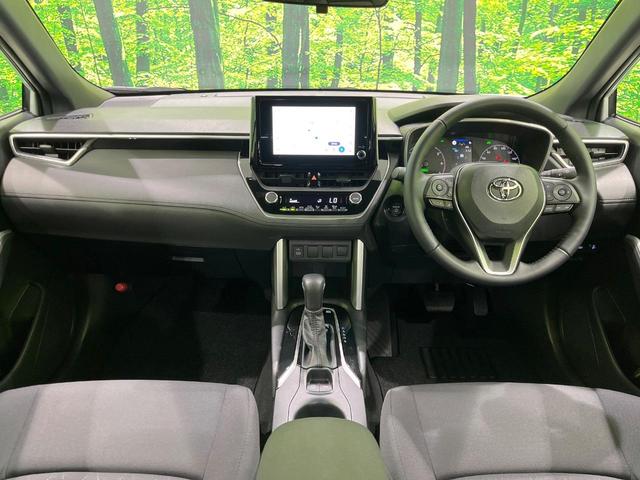 カローラクロス ハイブリッド　Ｇ　４ＷＤ　純正ディスプレイオーディオ　バックカメラ　寒冷地仕様　衝突被害軽減システム　レーダークルーズ　禁煙　ドラレコ　コーナーセンサー　スマートキー　ＬＥＤヘッド　ビルトインＥＴＣ　オートハイビーム（2枚目）