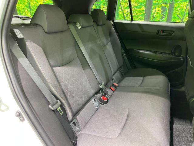 カローラクロス ハイブリッド　Ｇ　４ＷＤ　純正ディスプレイオーディオ　バックカメラ　寒冷地仕様　衝突被害軽減システム　レーダークルーズ　禁煙　ドラレコ　コーナーセンサー　スマートキー　ＬＥＤヘッド　ビルトインＥＴＣ　オートハイビーム（11枚目）