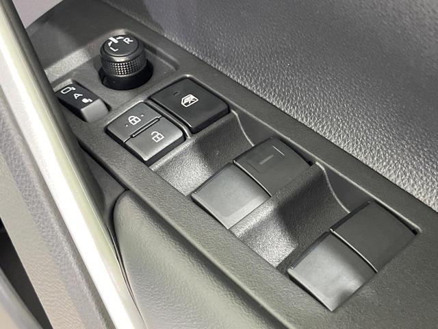 カローラクロス ハイブリッド　Ｇ　４ＷＤ　純正ディスプレイオーディオ　バックカメラ　寒冷地仕様　衝突被害軽減システム　レーダークルーズ　禁煙　ドラレコ　コーナーセンサー　スマートキー　ＬＥＤヘッド　ビルトインＥＴＣ　オートハイビーム（43枚目）