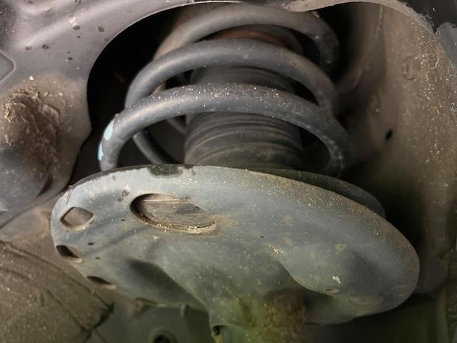 エスクァイア ハイブリッドGi 両側電動スライド 純正9型ナビ バックカメラ 禁煙車 合皮シート 寒冷地仕様 スマートキー LEDヘッド ビルトインETC クルコン デュアルエアコン Bluetooth CD DVD再生 フルセグ(28枚目)