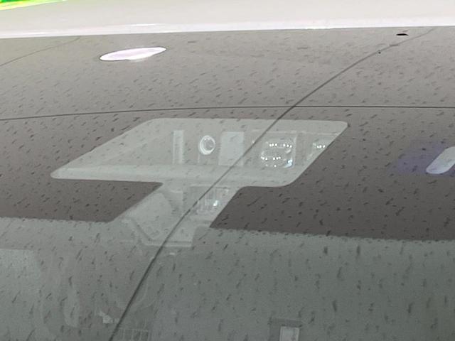 アウトランダーPHEV Gリミテッドエディション 4WD 純正SDナビ バックカメラ 衝突被害軽減システム レーダークルーズ 禁煙車 ハーフレザーシート パワーシート シートヒーター ドラレコ コーナーセンサー LEDヘッド ETC オートハイビーム(3枚目)