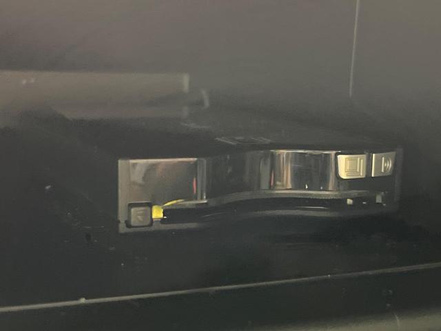 アウトランダーPHEV Gリミテッドエディション 4WD 純正SDナビ バックカメラ 衝突被害軽減システム レーダークルーズ 禁煙車 ハーフレザーシート パワーシート シートヒーター ドラレコ コーナーセンサー LEDヘッド ETC オートハイビーム(6枚目)