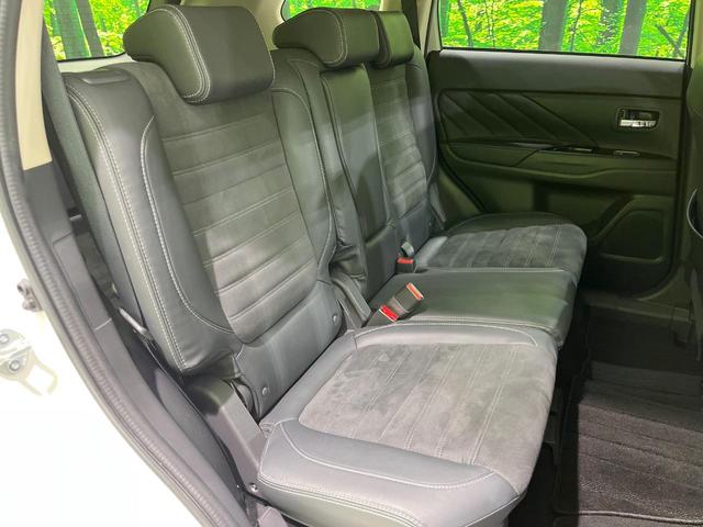 アウトランダーPHEV Gリミテッドエディション 4WD 純正SDナビ バックカメラ 衝突被害軽減システム レーダークルーズ 禁煙車 ハーフレザーシート パワーシート シートヒーター ドラレコ コーナーセンサー LEDヘッド ETC オートハイビーム(10枚目)
