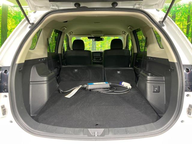 アウトランダーPHEV Gリミテッドエディション 4WD 純正SDナビ バックカメラ 衝突被害軽減システム レーダークルーズ 禁煙車 ハーフレザーシート パワーシート シートヒーター ドラレコ コーナーセンサー LEDヘッド ETC オートハイビーム(11枚目)