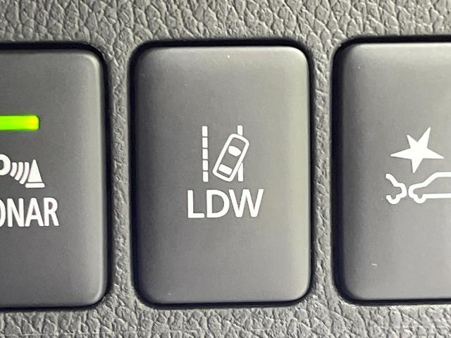 アウトランダーPHEV Gリミテッドエディション 4WD 純正SDナビ バックカメラ 衝突被害軽減システム レーダークルーズ 禁煙車 ハーフレザーシート パワーシート シートヒーター ドラレコ コーナーセンサー LEDヘッド ETC オートハイビーム(60枚目)