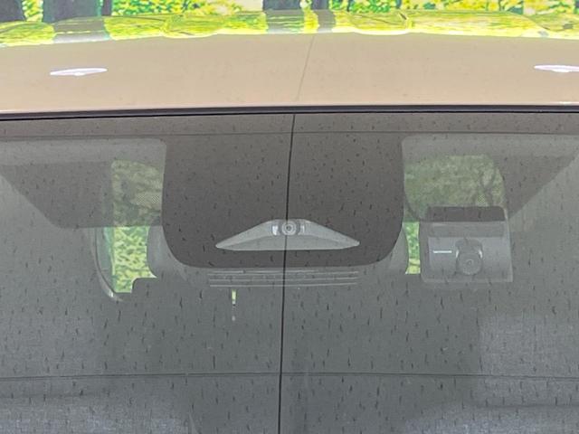 シエンタ ハイブリッドＺ　両側電動スライド　全周囲カメラ　衝突被害軽減システム　レーダークルーズ　禁煙車　コーナーセンサー　スマートキー　ＬＥＤヘッド　ビルトインＥＴＣ　ブラインドスポットモニター　車線逸脱警報　オートライト（7枚目）