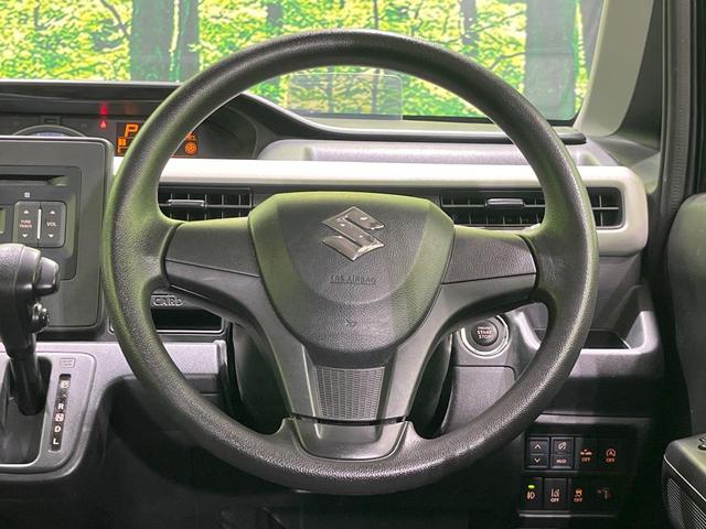 インテリアに合わせたデザインのステアリングは、運転される方のことも考え、運転しやすい形状、大きさです。是非一度、実際に触ってお確かめください。