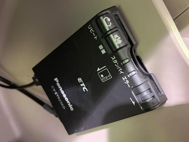 【ＥＴＣ】高速道路の料金所をストレスなく通過！話題のスポットやサービスエリアに多い「スマートＩＣ」利用時は必須のアイテムです。当店でセットアップを実施、ご納車当日からすぐにご利用いただけます！