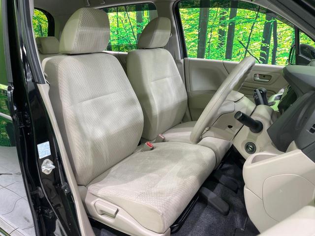 運転席シート廻りは使用感も少なく、良好な状態となっています。丁寧に使われていたことがよくわかりますね。