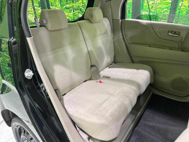 後部座席も気になるようなキズ・汚れやへたり等、大きなダメージはなく、良好な状態です。