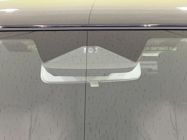 フロンクス ベースグレード 登録済未使用車 純正9型ナビ 全周囲カメラ 衝突被害軽減システム レーダークルーズ 禁煙車 ハーフレザーシート コーナーセンサー LEDヘッド 車線逸脱警報 オートエアコン 純正16インチアルミ(3枚目)