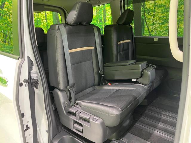 セレナ e-パワー ハイウェイスターV 両側電動スライド 純正12.3インチナビ フリップダウンモニター アラウンドビューモニター 寒冷地仕様 衝突被害軽減システム プロパイロット 禁煙車 LEDヘッド ETC 純正16インチアルミ(11枚目)