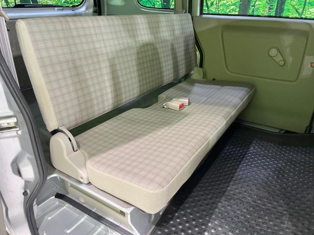 後部座席も気になるようなキズ・汚れやへたり等、大きなダメージはなく、良好な状態です。