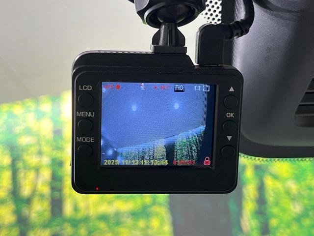 【ドライブレコーダー】安心・安全なカーライフに必須のドライブレコーダーを装備！走行中はもちろん、あおり運転や事故に遭遇した際の状況も映像で記録し、万一のリスクに備えます。