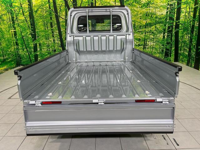 積み下ろしのしやすいデッキにはたっぷりと荷物を積み込んでいただけます。遊びから仕事まで、様々なシーンで頼れます♪