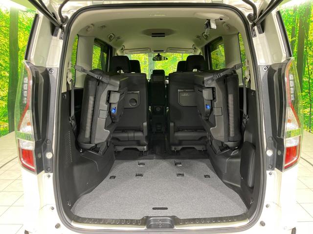 セレナ ハイウェイスターＶ　両側電動ドア　全周囲カメラ　衝突被害軽減システム　レーダークルーズ　禁煙車　ドラレコ　スマートキー　ＬＥＤヘッド　ビルトインＥＴＣ　純正１６インチアルミ　パークアシスト　車線逸脱警報　オートライト（10枚目）