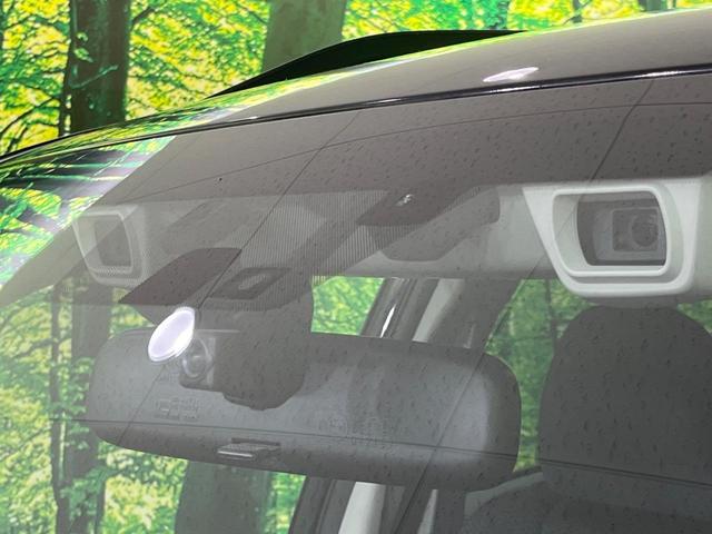 【アイサイトＸ】衝突被害軽減ブレーキはもちろん、『渋滞時ハンズオフアシスト』や『渋滞時発進アシスト』『カーブ前速度制御』等、従来よりも幅広いシーンで安全走行をサポートしてくれます。