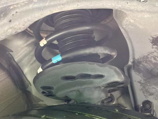 お車を安心してお乗りいただく為には、足回りの定期点検が欠かせません。サービスサポート（有償保証）では無料点検もご提供しており、安心のカーライフをお過ごしいただけるサポート体制が整っています。