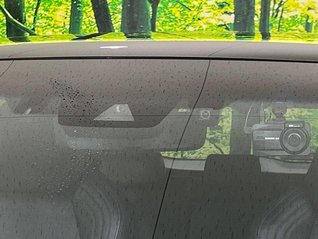 ハリアーハイブリッド Ｚ　レザーパッケージ　４ＷＤ　純正１２．３インチナビ　パノラマルーフ　全周囲カメラ　ＪＢＬサウンド　衝突被害軽減システム　レーダークルーズ　禁煙車　電動リアゲート　黒革シート　前席シートエアコン　ドラレコ　ＬＥＤヘッド（4枚目）
