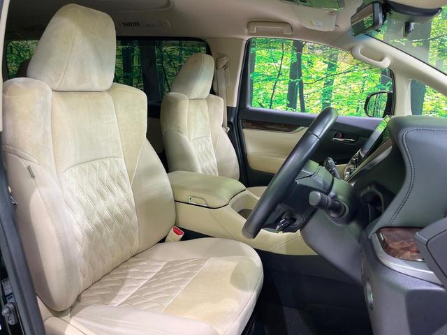 アルファードハイブリッド Ｘ　４ＷＤ　両側電動スライド　純正９型ディスプレイオーディオ　バックカメラ　ＪＢＬサウンド　寒冷地仕様　１００Ｖ電源　衝突被害軽減システム　レーダークルーズ　禁煙車　ドラレコ　ＬＥＤヘッド（10枚目）