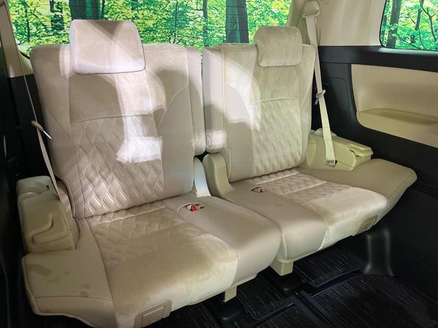 アルファードハイブリッド Ｘ　４ＷＤ　両側電動スライド　純正９型ディスプレイオーディオ　バックカメラ　ＪＢＬサウンド　寒冷地仕様　１００Ｖ電源　衝突被害軽減システム　レーダークルーズ　禁煙車　ドラレコ　ＬＥＤヘッド（12枚目）