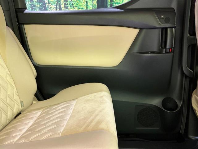 アルファードハイブリッド Ｘ　４ＷＤ　両側電動スライド　純正９型ディスプレイオーディオ　バックカメラ　ＪＢＬサウンド　寒冷地仕様　１００Ｖ電源　衝突被害軽減システム　レーダークルーズ　禁煙車　ドラレコ　ＬＥＤヘッド（39枚目）