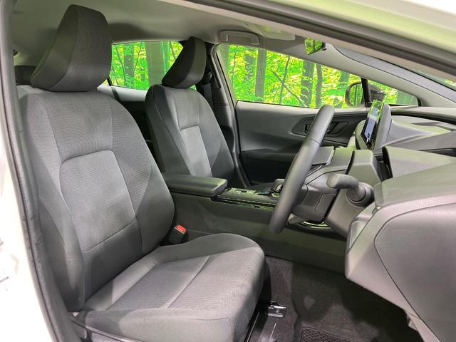 プリウス Ｘ　純正８型ディスプレイオーディオ　バックカメラ　衝突被害軽減システム　レーダークルーズ　禁煙車　ドラレコ　ＬＥＤヘッド　ＥＴＣ２．０　ブラインドスポットモニター　車線逸脱警報　オートエアコン（10枚目）