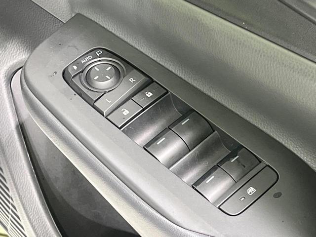 プリウス Ｘ　純正８型ディスプレイオーディオ　バックカメラ　衝突被害軽減システム　レーダークルーズ　禁煙車　ドラレコ　ＬＥＤヘッド　ＥＴＣ２．０　ブラインドスポットモニター　車線逸脱警報　オートエアコン（25枚目）