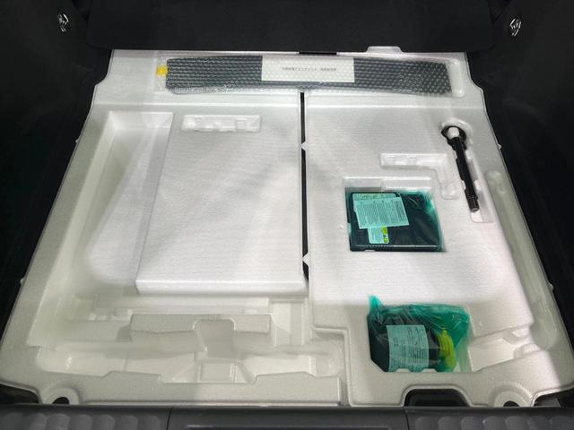 プリウス Ｘ　純正８型ディスプレイオーディオ　バックカメラ　衝突被害軽減システム　レーダークルーズ　禁煙車　ドラレコ　ＬＥＤヘッド　ＥＴＣ２．０　ブラインドスポットモニター　車線逸脱警報　オートエアコン（31枚目）