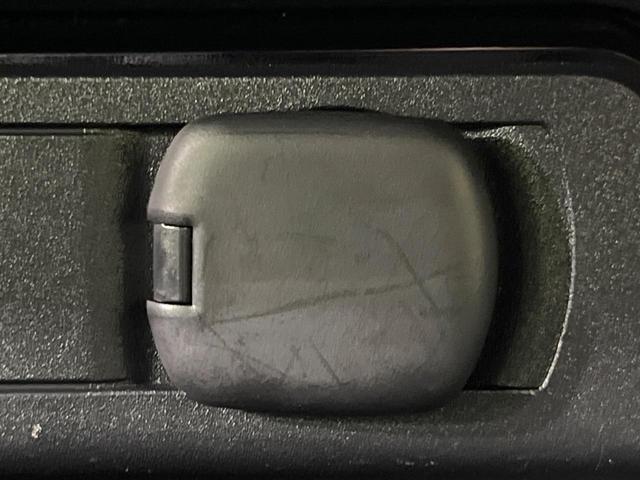 プリウス Ｘ　純正８型ディスプレイオーディオ　バックカメラ　衝突被害軽減システム　レーダークルーズ　禁煙車　ドラレコ　ＬＥＤヘッド　ＥＴＣ２．０　ブラインドスポットモニター　車線逸脱警報　オートエアコン（50枚目）