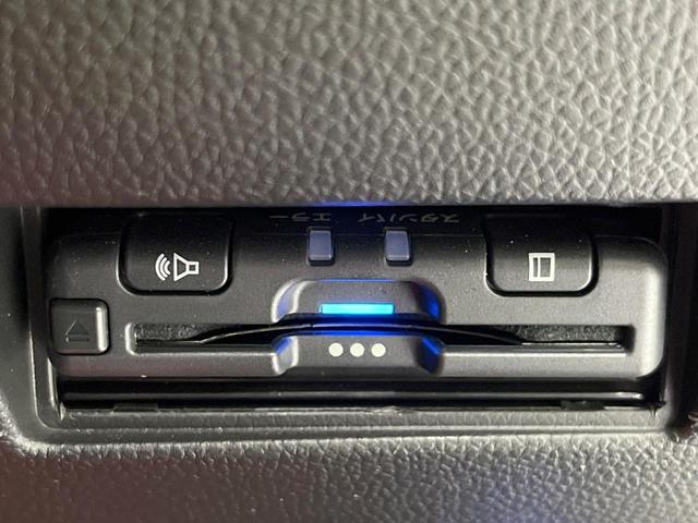 スイフトスポーツ ベースグレード　ＭＴ車　ターボ　８型ＳＤナビ　全周囲カメラ　衝突被害軽減システム　レーダークルーズ　禁煙車　シートヒーター　ドラレコ　スマートキー　ＬＥＤヘッド　ビルトインＥＴＣ　純正１７インチアルミ　車線逸脱警報（7枚目）