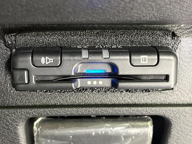 ノート Ｘ　ＦＯＵＲ　４ＷＤ　禁煙車　エマージェンシーブレーキ　ＳＤナビ　シートヒーター　ステアリングヒーター　コーナーセンサー　ＬＥＤヘッド　オートハイビーム　スマートキー　オートエアコン　ＥＴＣ　フルセグ（5枚目）