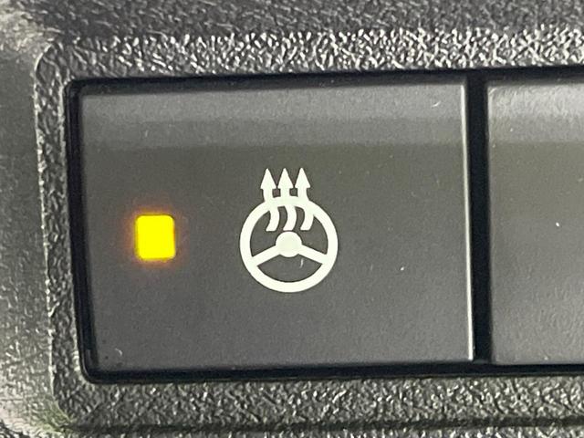 ノート Ｘ　ＦＯＵＲ　４ＷＤ　禁煙車　エマージェンシーブレーキ　ＳＤナビ　シートヒーター　ステアリングヒーター　コーナーセンサー　ＬＥＤヘッド　オートハイビーム　スマートキー　オートエアコン　ＥＴＣ　フルセグ（6枚目）