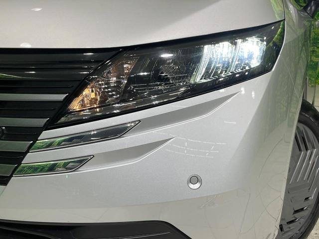 ノート Ｘ　ＦＯＵＲ　４ＷＤ　禁煙車　エマージェンシーブレーキ　ＳＤナビ　シートヒーター　ステアリングヒーター　コーナーセンサー　ＬＥＤヘッド　オートハイビーム　スマートキー　オートエアコン　ＥＴＣ　フルセグ（12枚目）