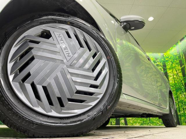 ノート Ｘ　ＦＯＵＲ　４ＷＤ　禁煙車　エマージェンシーブレーキ　ＳＤナビ　シートヒーター　ステアリングヒーター　コーナーセンサー　ＬＥＤヘッド　オートハイビーム　スマートキー　オートエアコン　ＥＴＣ　フルセグ（13枚目）
